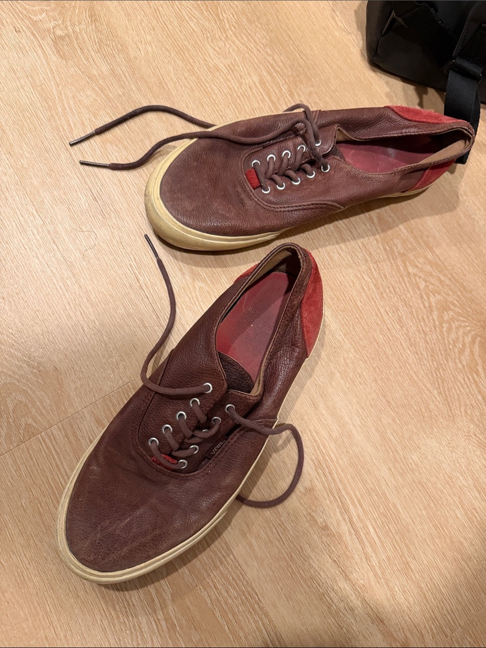 Men's Leather vans Low-Top Sneakers in Dark Brown and Red